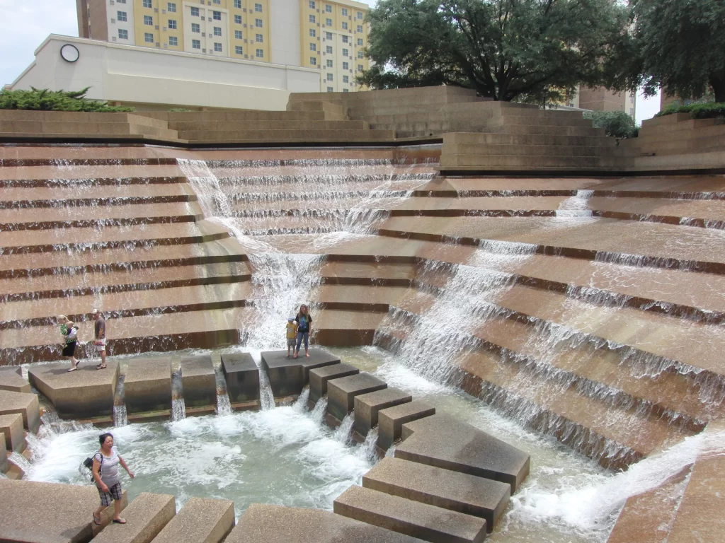 date idea at fort worth water gardens