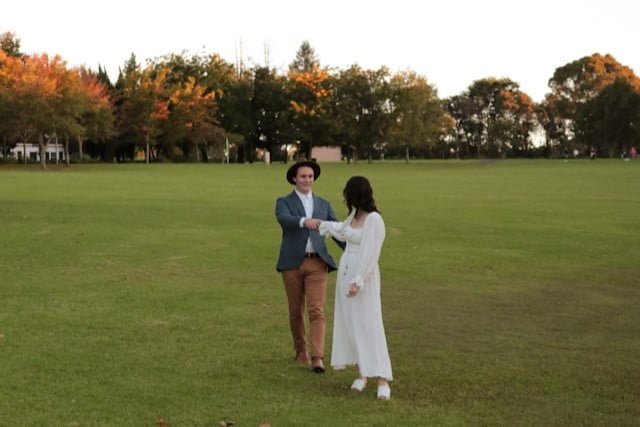 golf date image of a couple on a golf course